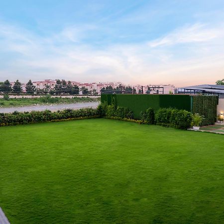 Clarion Hotel Dehradun Exterior photo